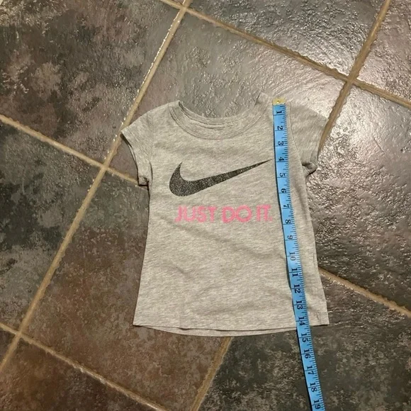 Nike Girls' Grey Logo Tee & Pink Athletic Shorts Set Size 5/6 - Picture 9 of 12
